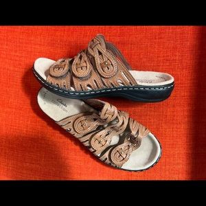 Clark’s women’s sandals - Tan - 7m